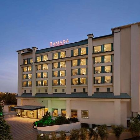 Hotel Ramada By Wyndham New Delhi Pitampura Exteriér fotografie