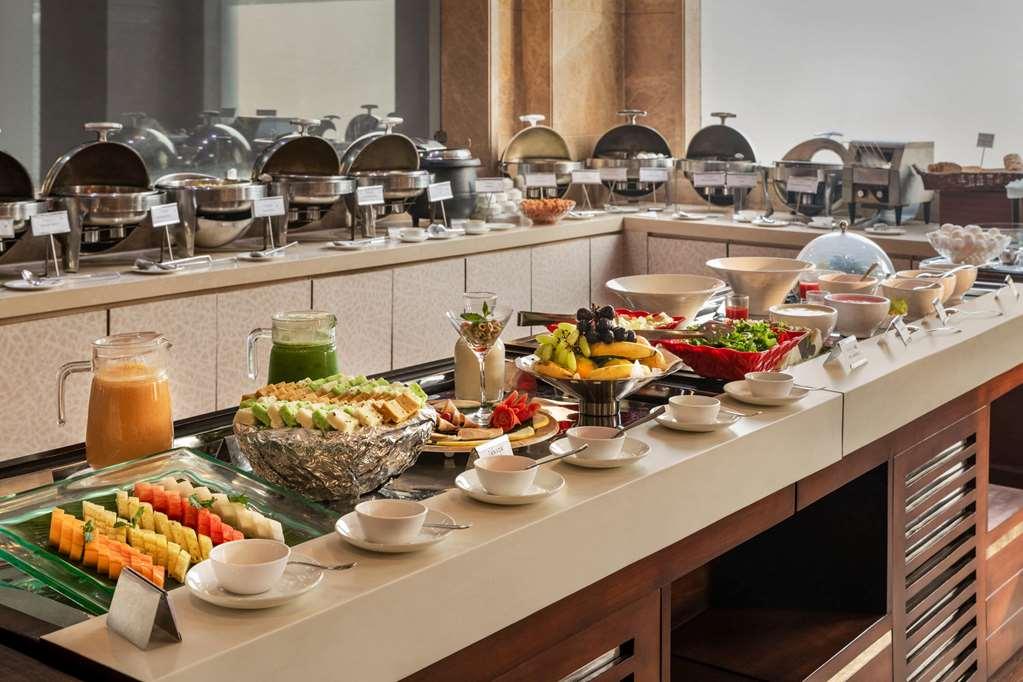 Hotel Ramada By Wyndham New Delhi Pitampura Restaurace fotografie