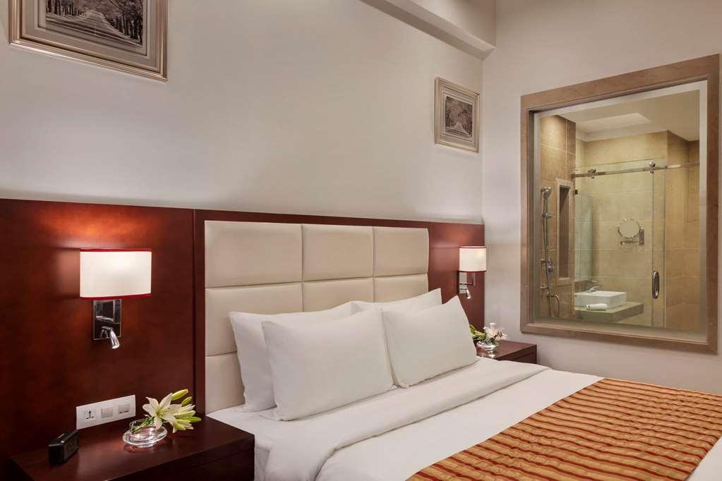 Hotel Ramada By Wyndham New Delhi Pitampura Pokoj fotografie
