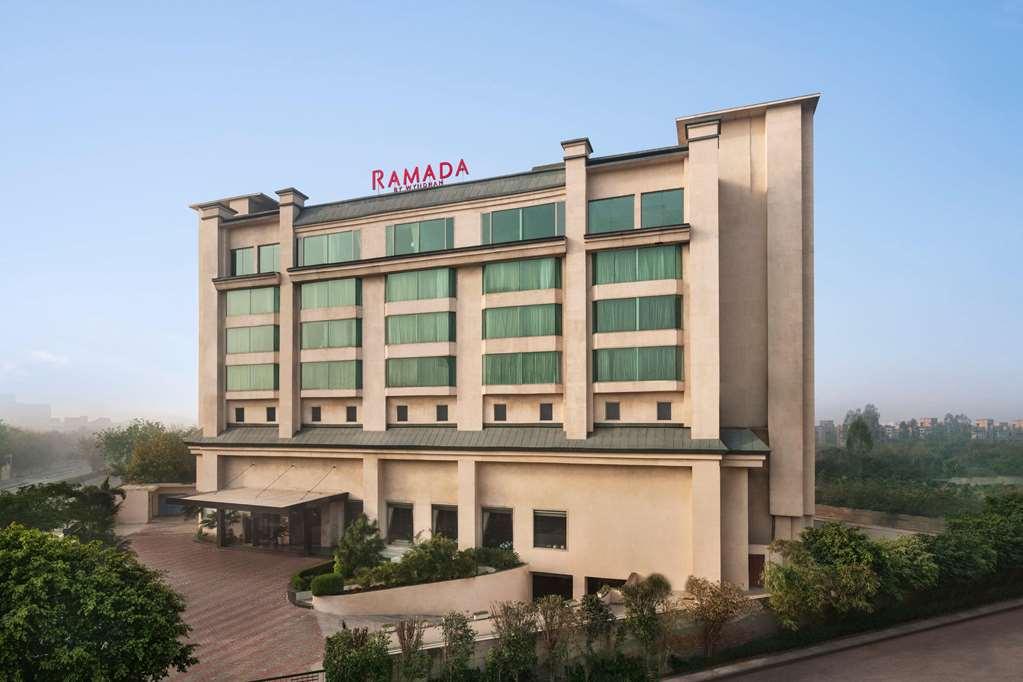 Hotel Ramada By Wyndham New Delhi Pitampura Exteriér fotografie