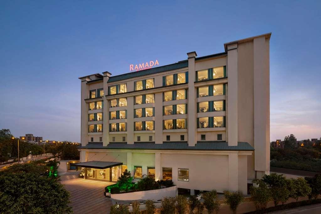 Hotel Ramada By Wyndham New Delhi Pitampura Exteriér fotografie
