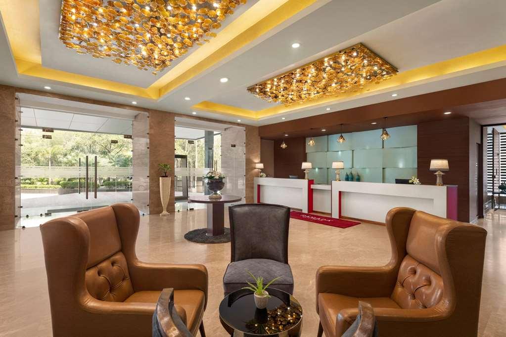 Hotel Ramada By Wyndham New Delhi Pitampura Interiér fotografie